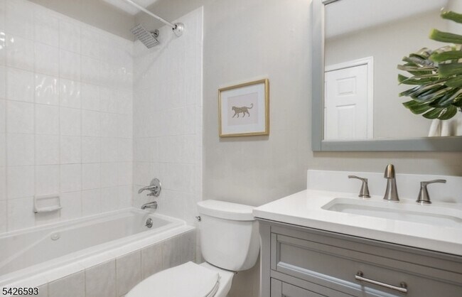 Building Photo - 100 Glenridge Ave