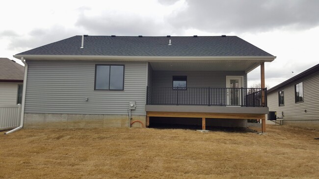 Building Photo - 5128 Betty Lou Blvd