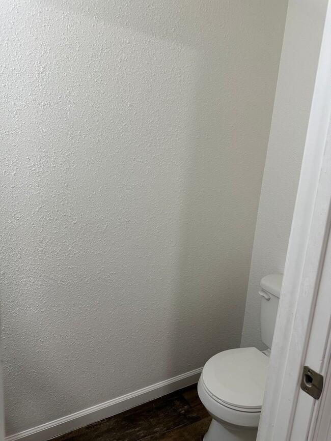 Building Photo - Kinkead Duplex