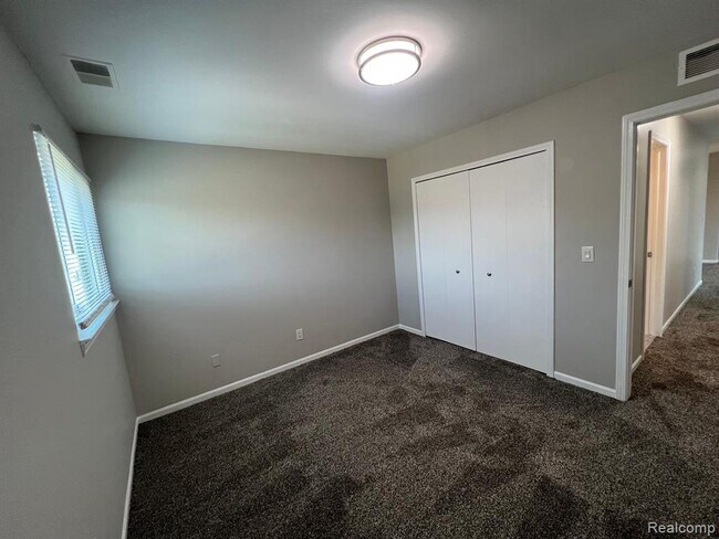 Building Photo - 34633 Clarkson Dr E