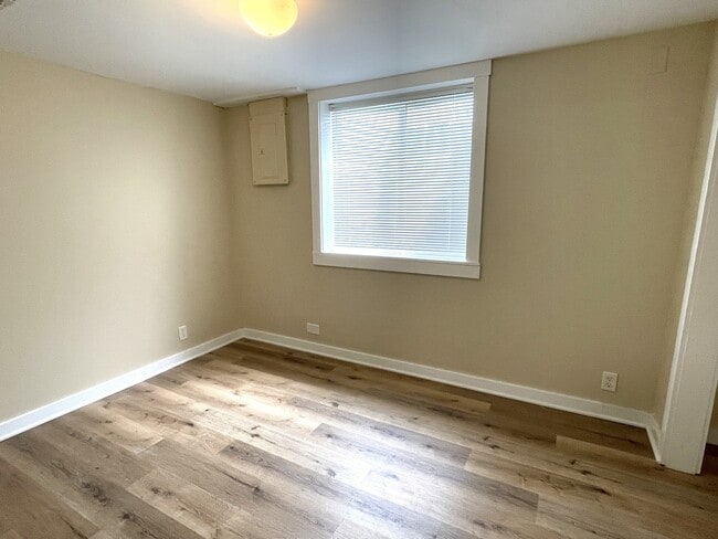 Building Photo - 501 E University Ave