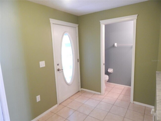 Building Photo - 5869 Meadowpark Pl