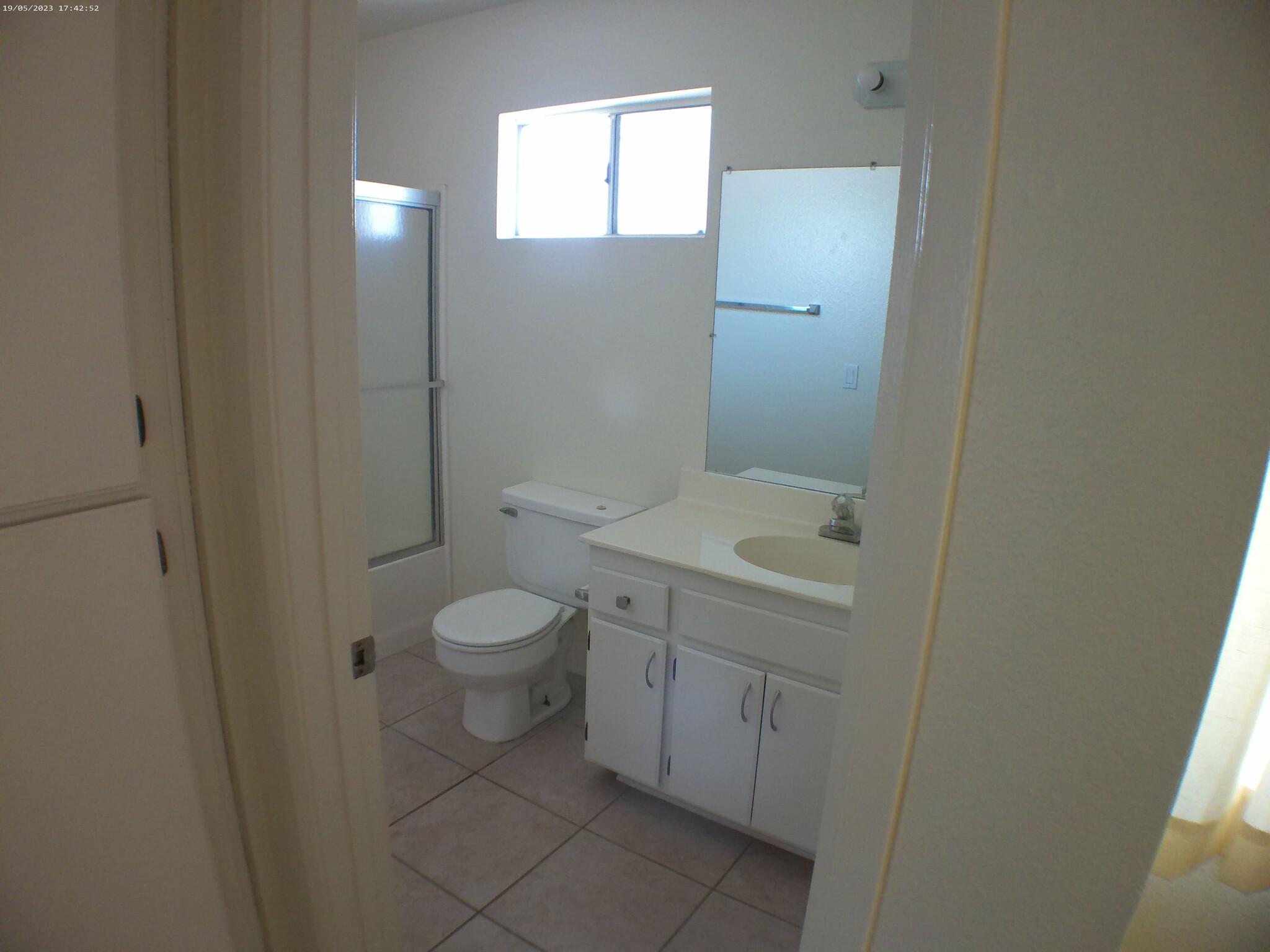 Full bath upstairs - 39101 Agua Vista