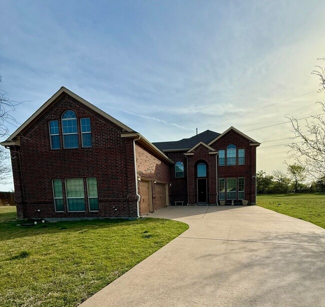 Building Photo - 5/4/3  Home with Game room in WALKING DISTANCE TO THE MARINA