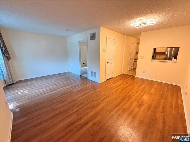 Building Photo - 744 Pepperidge Rd