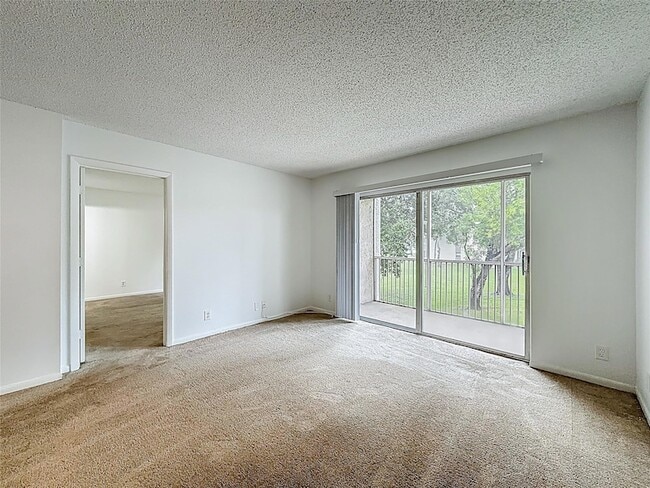 Building Photo - 8735 Ramblewood Dr