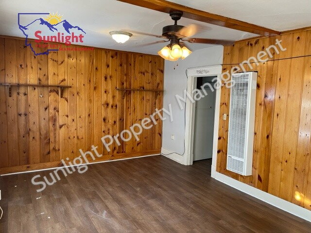 Building Photo - Charming 1 Bed 1 Bath End Unit Apartment