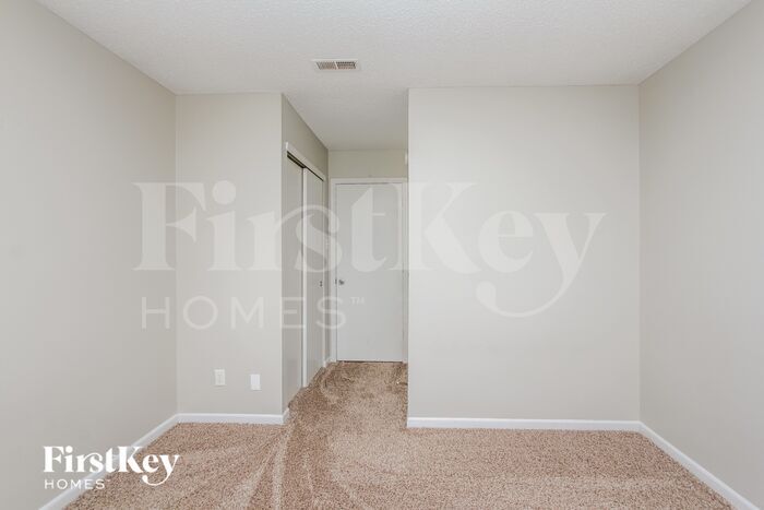 Building Photo - 10605 Glenayr Dr