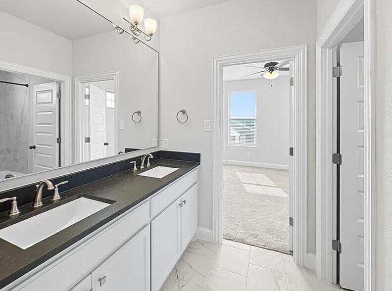 Building Photo - 9525 Thorncrown Ln