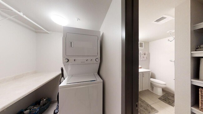 Building Photo - Beautiful Loft Apartment in the Heart of D...