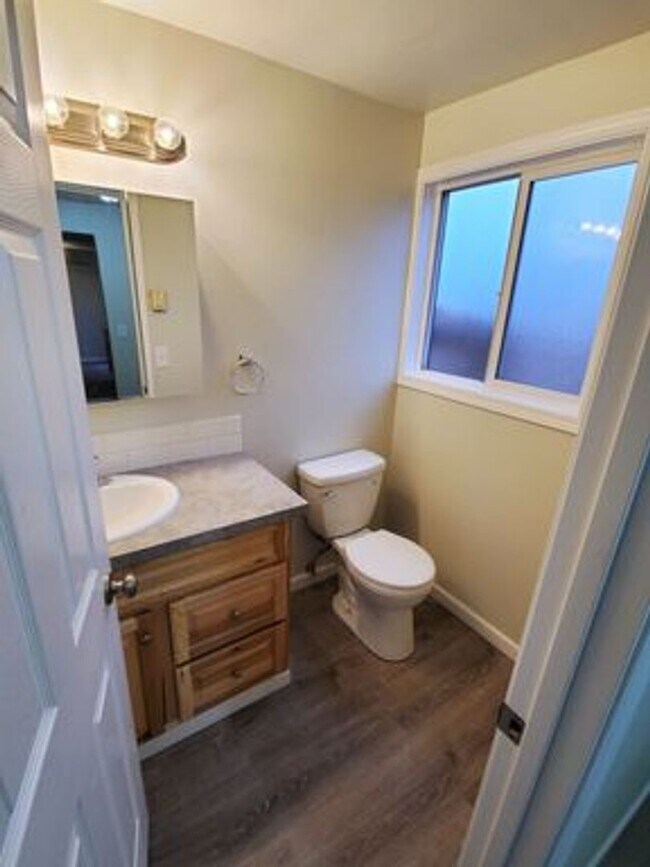 Building Photo - Fully Remodeled 3 Bedroom Townhome!