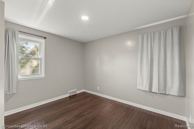 Building Photo - 10838 Nottingham Rd