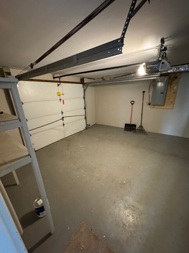 Building Photo - 205 Kerby Pky
