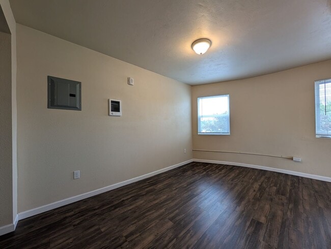 Building Photo - Nice 1-Bedroom, 1-Bath Apartment In Downtown Springfield!