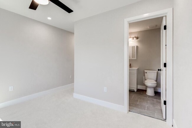 Building Photo - 369 E Hector St