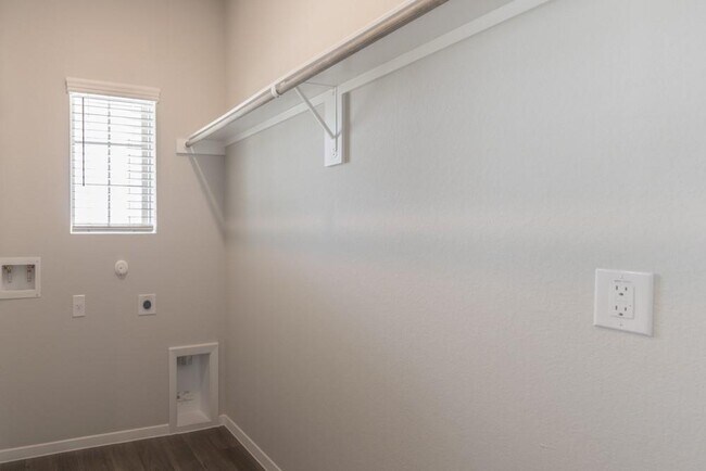 Building Photo - 234 Heritage Ml Trl