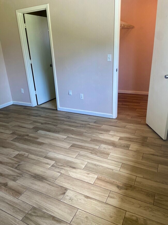 Building Photo - 1612 SE Cascella Ct