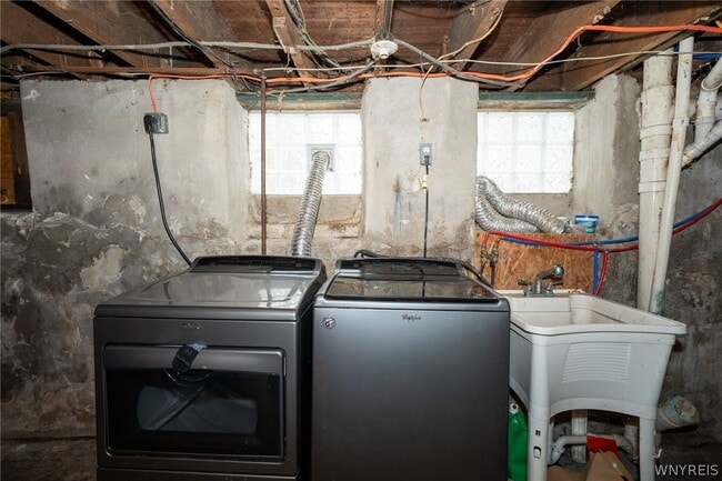 Building Photo - 11 Hoyt St