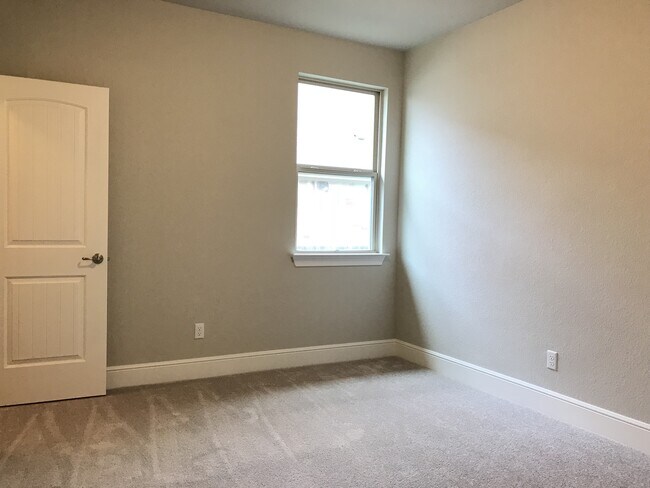 Building Photo - BEAUTIFUL HOME IN TERAVISTA