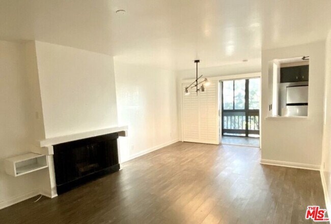 Primary Photo - 10205 Summertime Ln