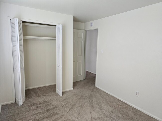 Building Photo - 1162 Cree Dr