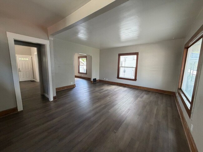 Building Photo - 3946 Burnham Ave