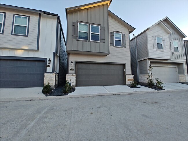 Primary Photo - 17107 White Acer Wy