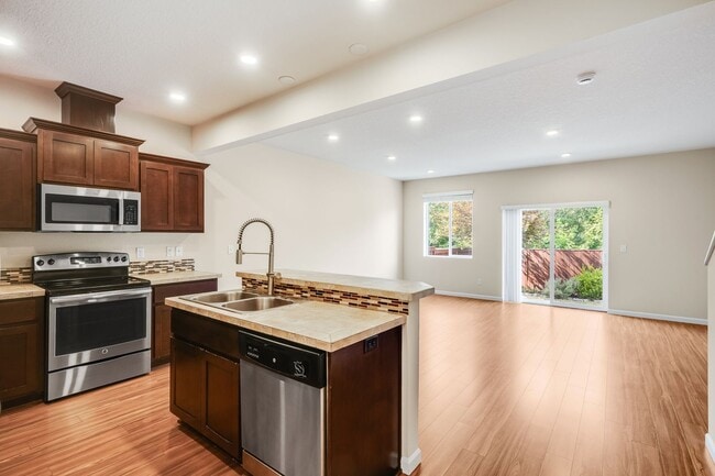 Building Photo - Beautiful 3 Bed, 3 Bath Rental Home in Happy Valley Neighborhood!
