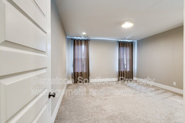 Building Photo - 7284 Ludlow Dr