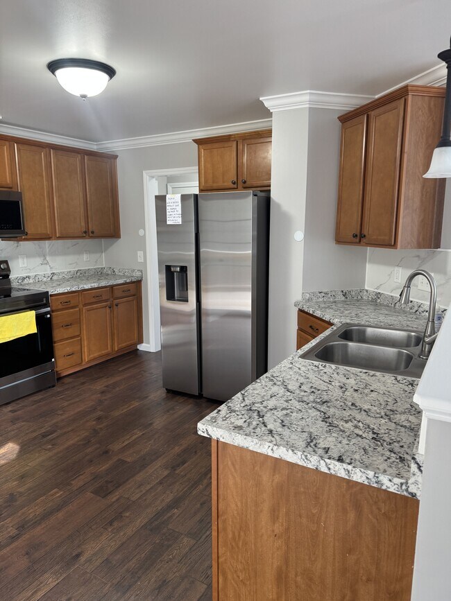 Building Photo - 617 Rockland Dr