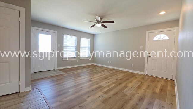 Building Photo - 523 Wood Dr
