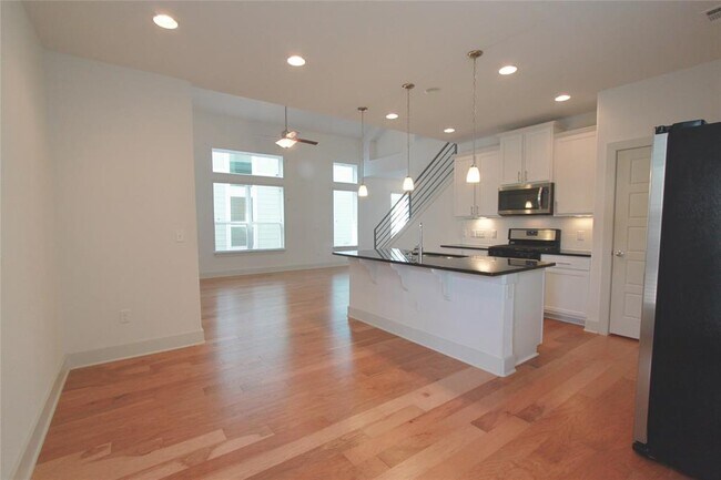 Building Photo - 1507 Homespun Rd