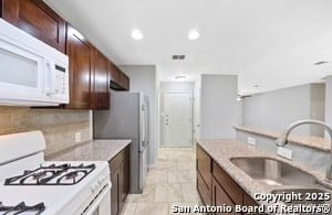 Building Photo - 205 Royal Dr