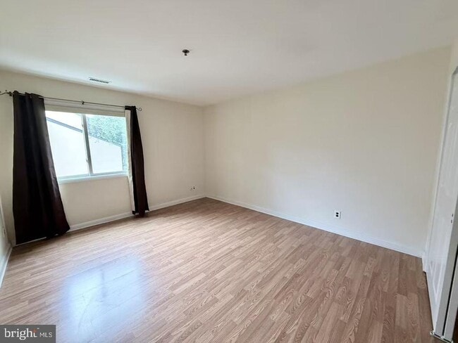 Building Photo - 1306 Sayre Dr