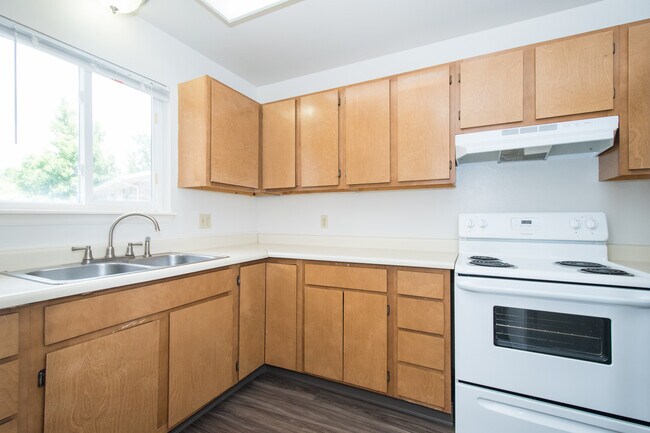 Building Photo - 1720 Azalea Ct