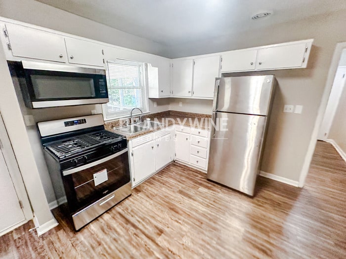 Building Photo - 9009 Yarmouth Dr