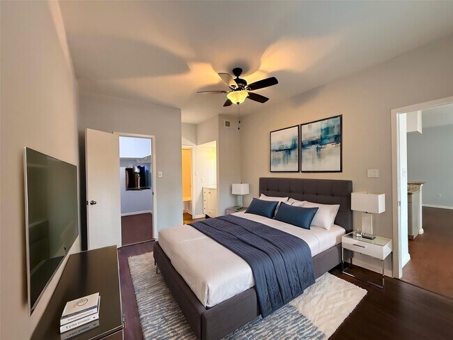 Building Photo - 2626 Holly Hall St