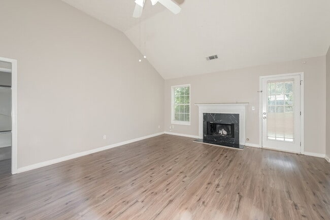 Building Photo - 827 New England Ct