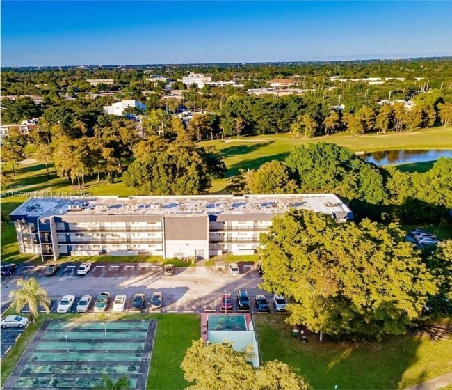 Building Photo - 7911 N Colony Cir