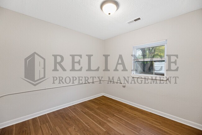 Building Photo - 508 N Tracy St