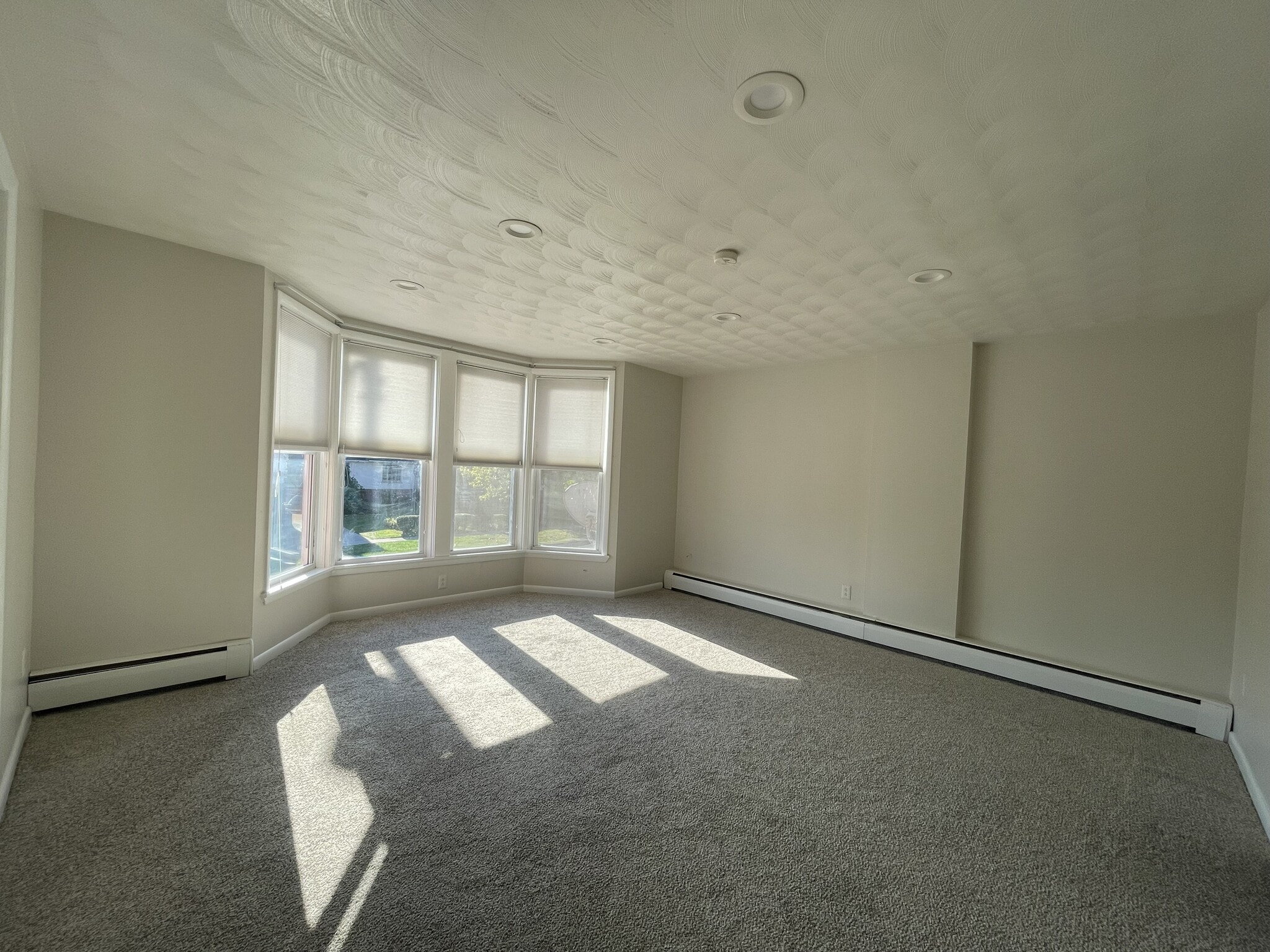 Building Photo - 4359 Lake Ave