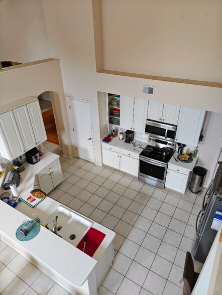 Building Photo - 10002 Shortwood Ln