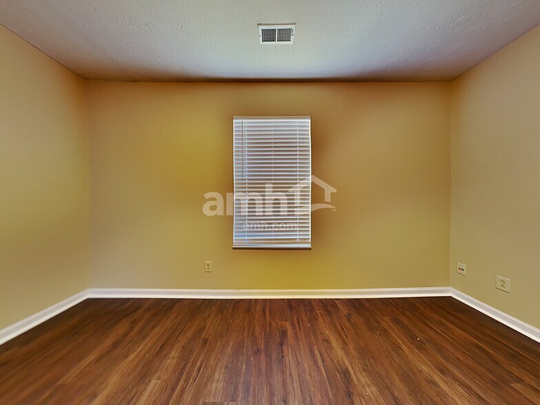 Building Photo - 5843 Glen Haven Blvd