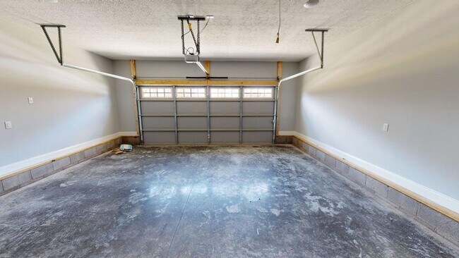 Building Photo - For Lease Beautiful 3 Bedroom, 2 Bath Home in Spring Lakes Subdivision.