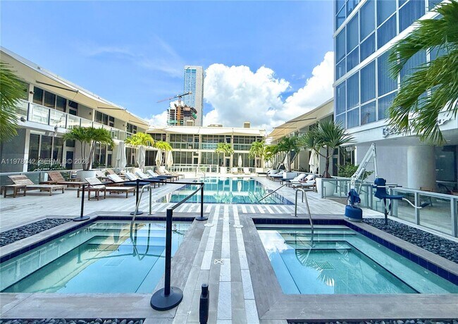 Building Photo - 1100 Biscayne Blvd