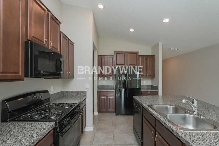 Building Photo - 5136 White Chicory Dr