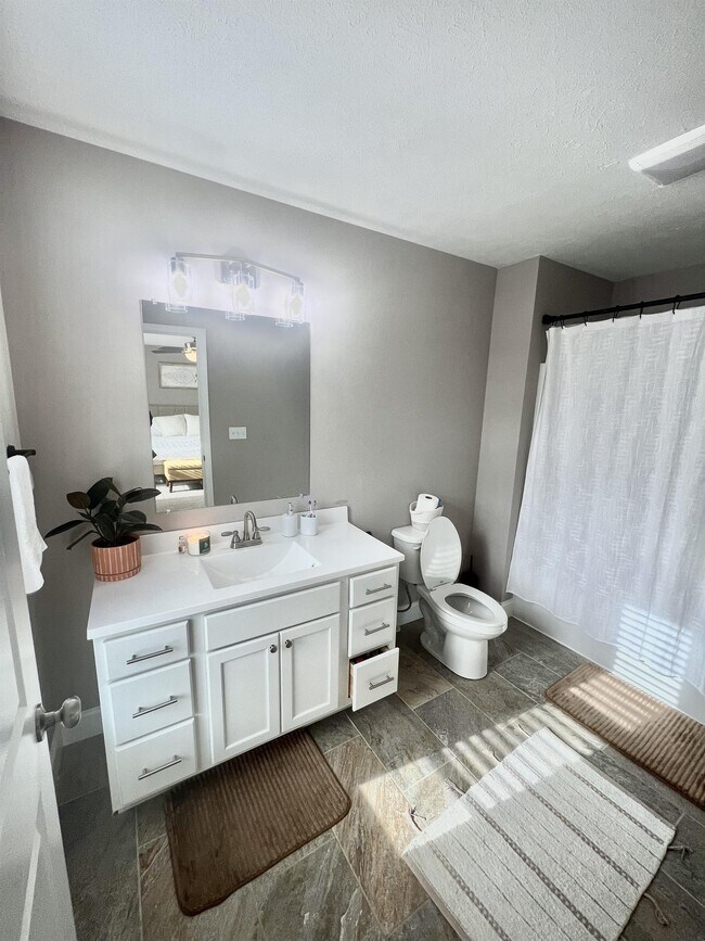 Building Photo - 2034 Mountain Ash Ln