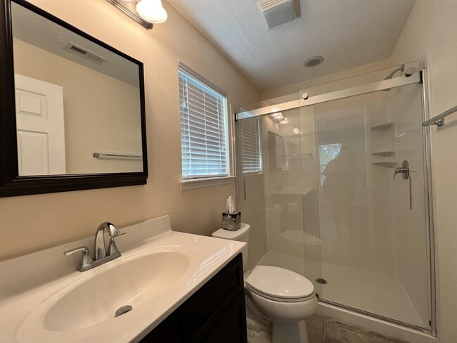 Building Photo - 187 Heath Dr