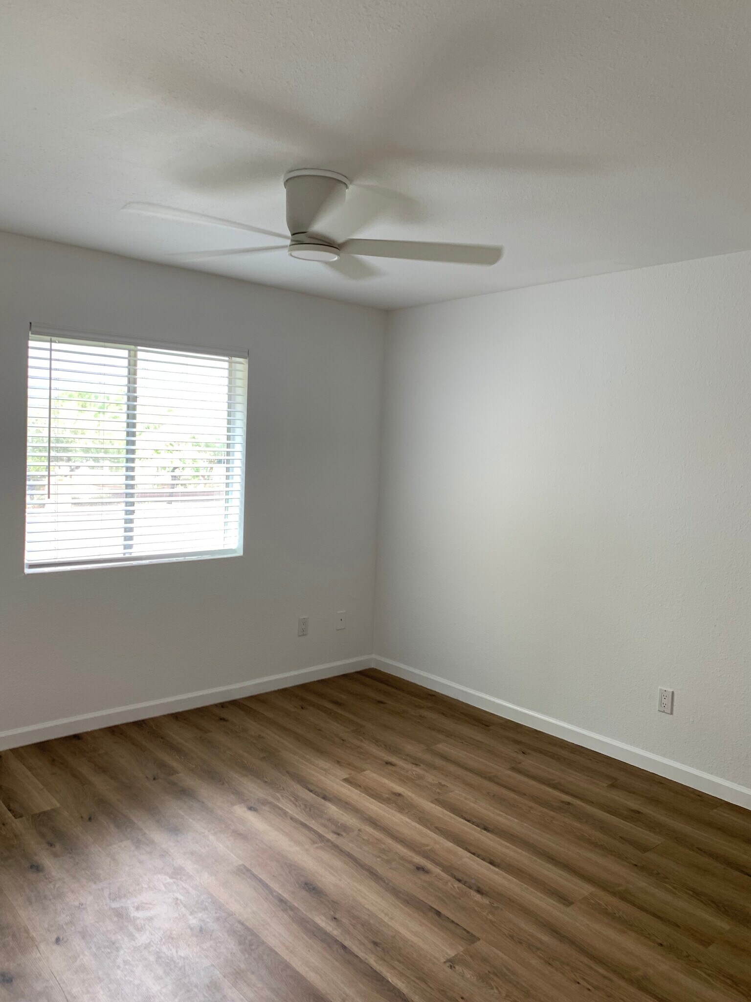 2nd/Guest Bedroom - 4554 E Paradise Village Pky N