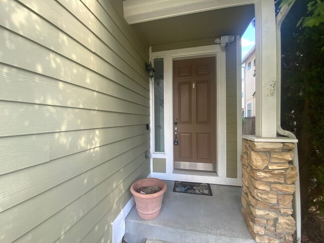 Building Photo - Newly Remodeled Puyallup Gem - Modern Comf...